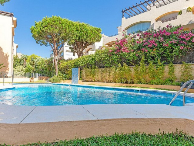 2 Bedrooms Apartment in Elviria