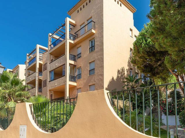 2 Bedrooms Apartment in Elviria