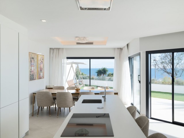 3 Bedrooms Townhouse in Estepona