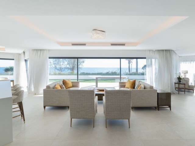 3 Bedrooms Townhouse in Estepona