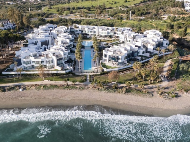 3 Bedrooms Townhouse in Estepona