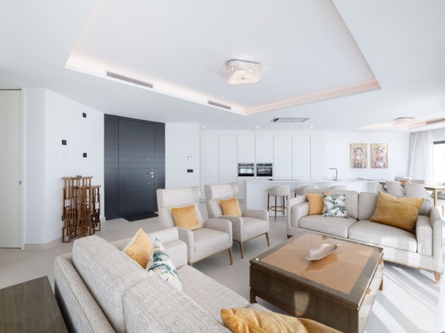 3 Bedrooms Townhouse in Estepona