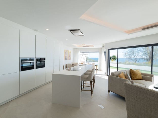 3 Bedrooms Townhouse in Estepona