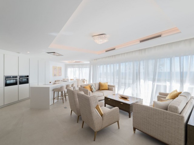 3 Bedrooms Townhouse in Estepona