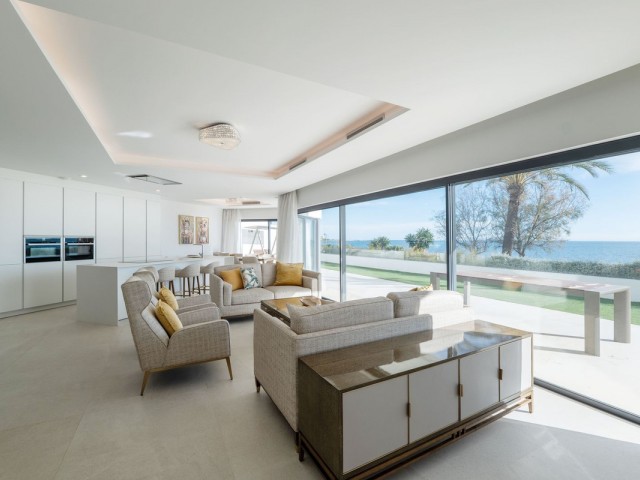 3 Bedrooms Townhouse in Estepona