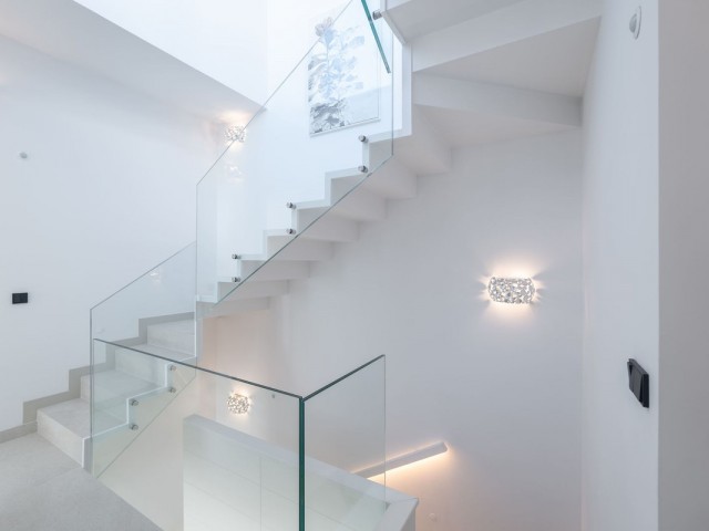 3 Bedrooms Townhouse in Estepona