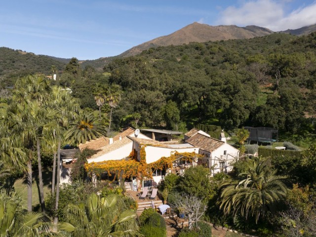 Villa, Casares