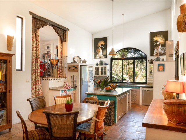 Villa con 4 Dormitorios  en Casares