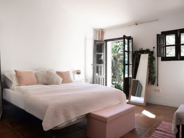 Villa con 4 Dormitorios  en Casares