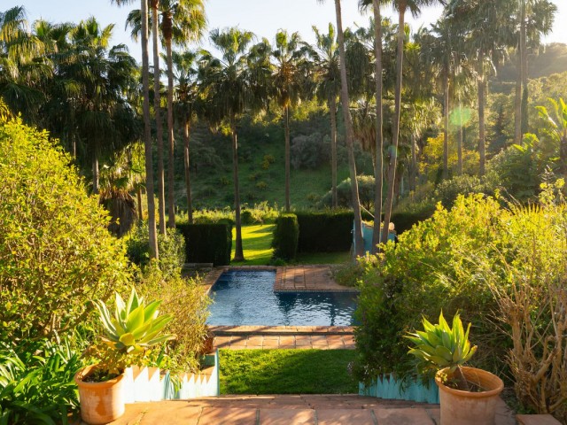 Villa con 4 Dormitorios  en Casares