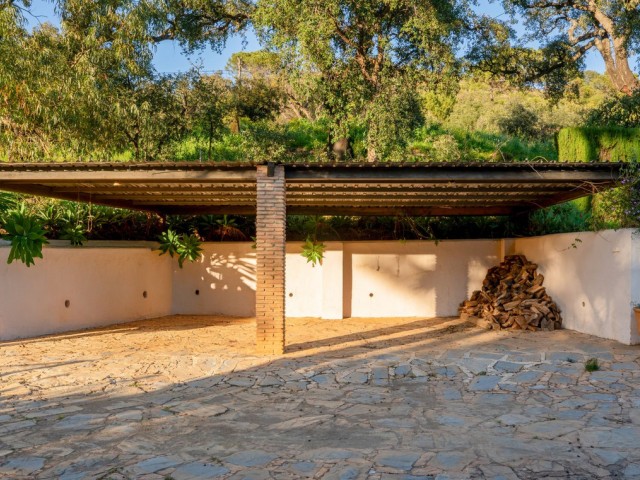 Villa con 4 Dormitorios  en Casares