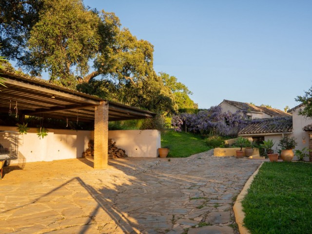 Villa con 4 Dormitorios  en Casares