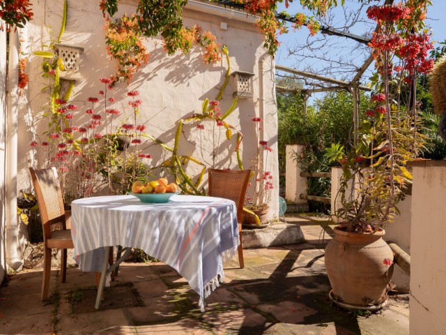 Villa con 4 Dormitorios  en Casares