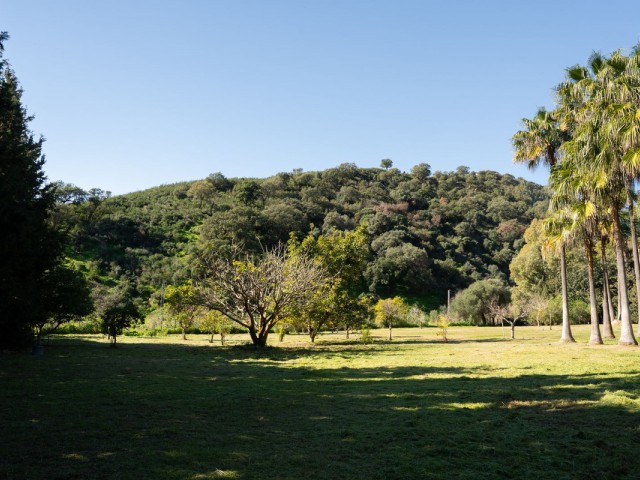 Villa con 4 Dormitorios  en Casares
