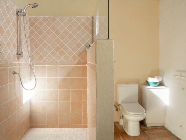 Villa con 4 Dormitorios  en Casares