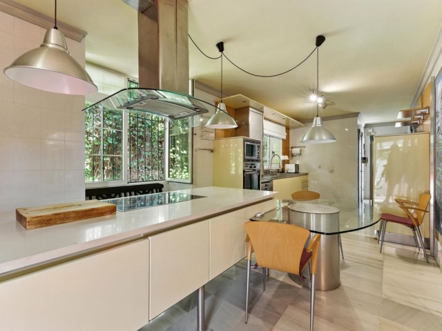 10 Bedrooms Villa in Marbella