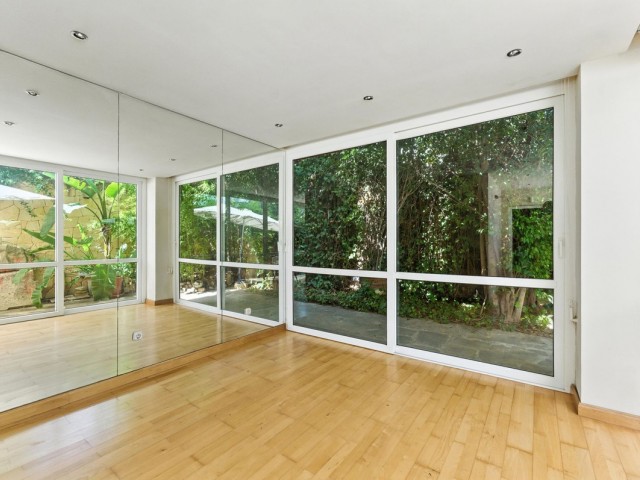 10 Bedrooms Villa in Marbella