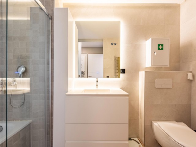 4 Sovrums Lägenhet i Estepona