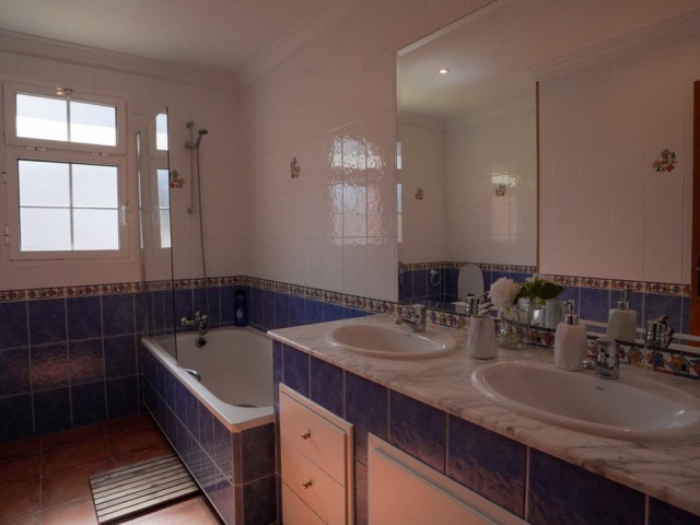 4 Soveroms Villa i Nueva Andalucía