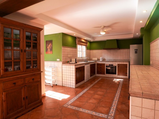 4 Bedrooms Villa in Nueva Andalucía