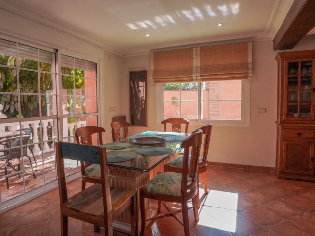 4 Bedrooms Villa in Nueva Andalucía