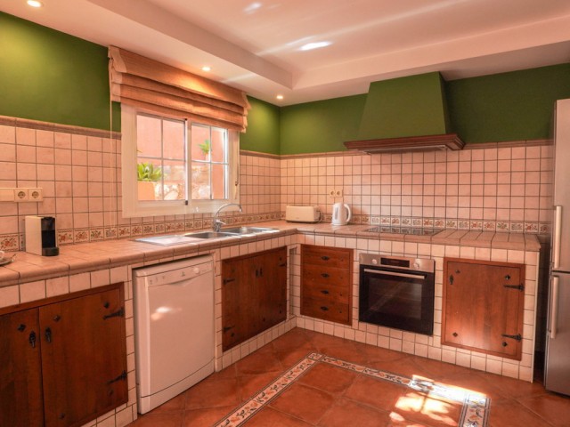 4 Bedrooms Villa in Nueva Andalucía