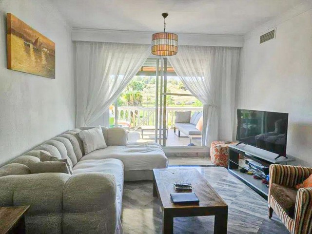 2 Bedrooms Apartment in Nueva Andalucía