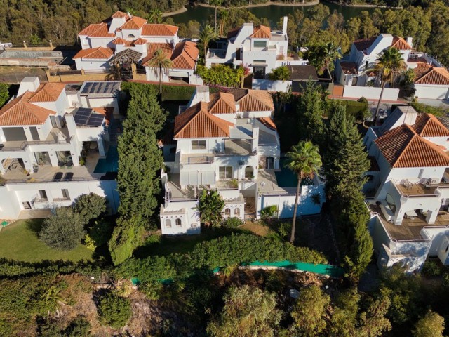 4 Bedrooms Villa in Nueva Andalucía