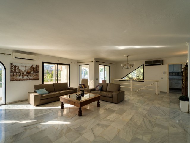 4 Bedrooms Villa in Nueva Andalucía