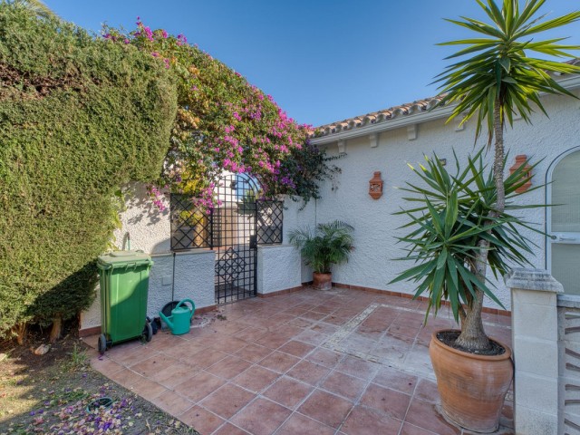 4 Bedrooms Villa in Nueva Andalucía