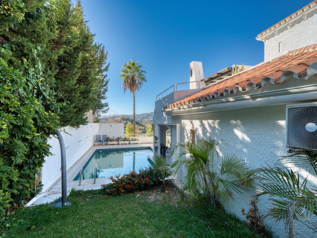 4 Bedrooms Villa in Nueva Andalucía