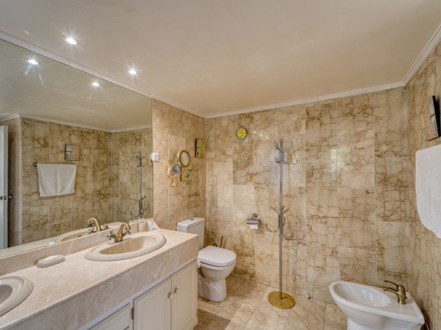 4 Bedrooms Villa in Nueva Andalucía