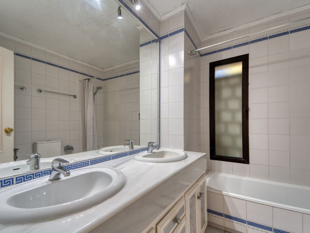 4 Bedrooms Villa in Nueva Andalucía