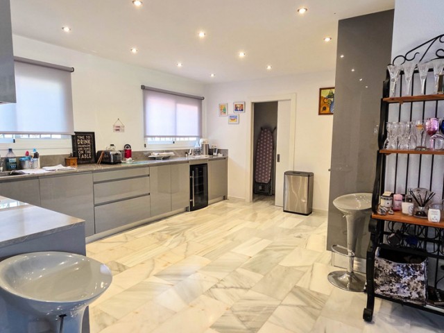 5 Soveroms Villa i La Duquesa