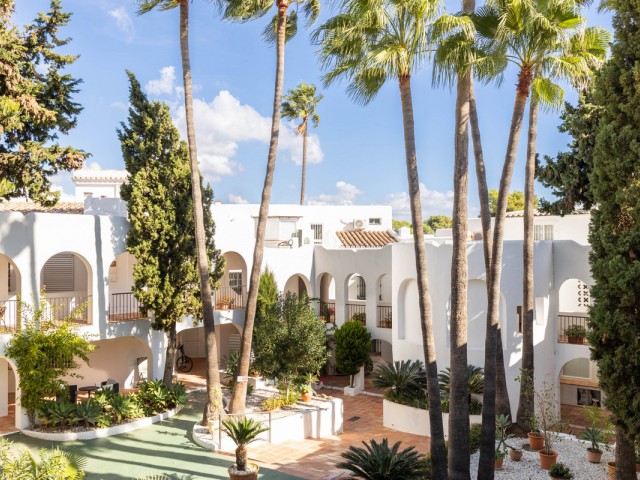 2 Bedrooms Apartment in Nueva Andalucía