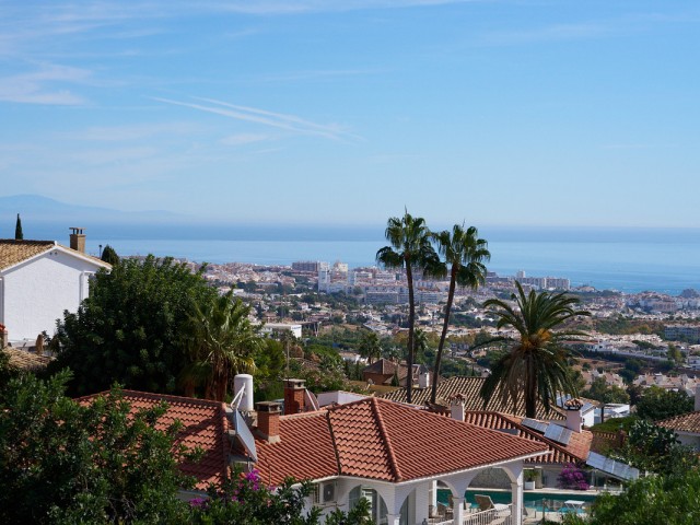 5 Bedrooms Villa in Benalmadena