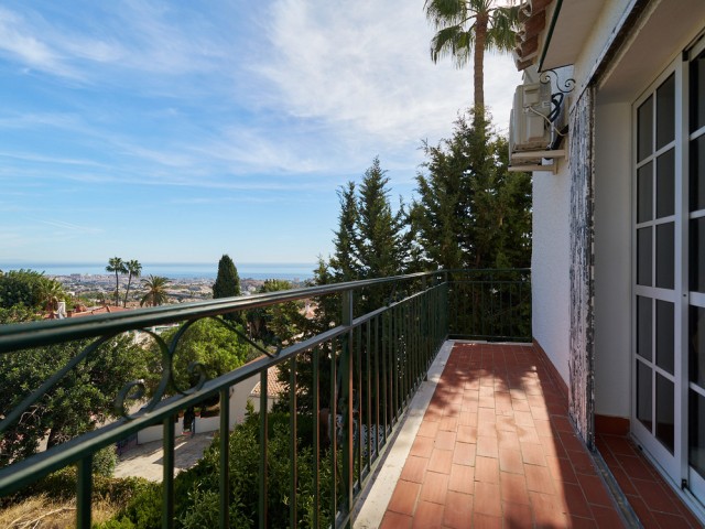 5 Bedrooms Villa in Benalmadena