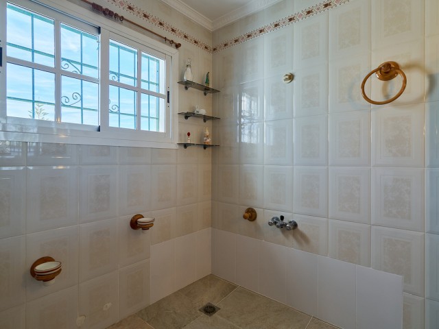 5 Bedrooms Villa in Benalmadena