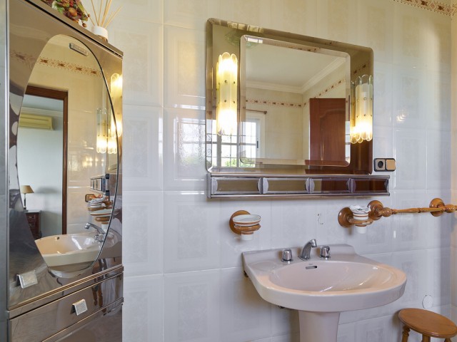 5 Bedrooms Villa in Benalmadena