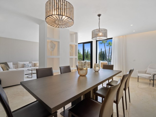 5 Bedrooms Villa in Nueva Andalucía