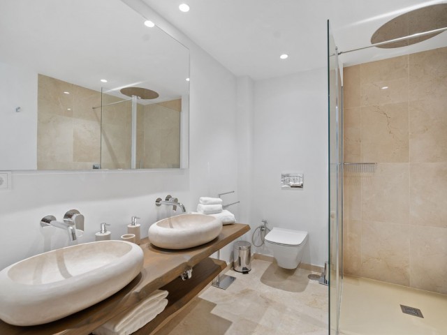 5 Bedrooms Villa in Nueva Andalucía