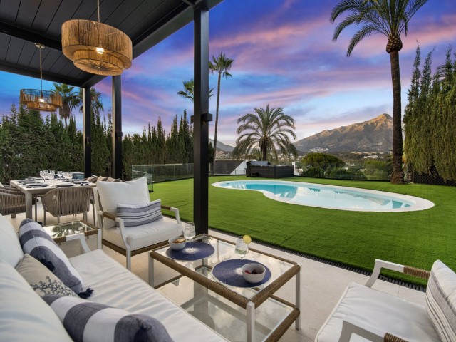 5 Bedrooms Villa in Nueva Andalucía