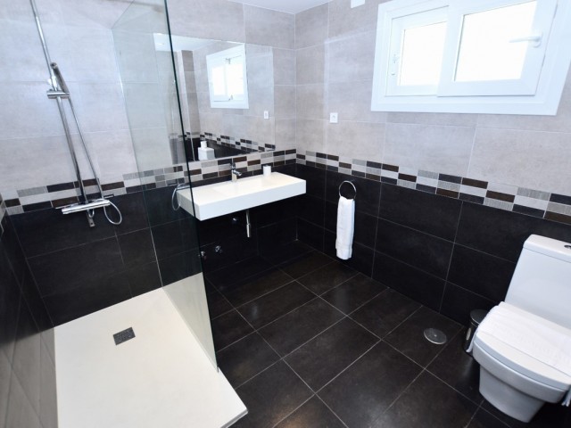 6 Bedrooms Villa in Benalmadena