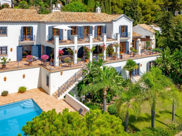 7 Bedrooms Villa in Benahavís