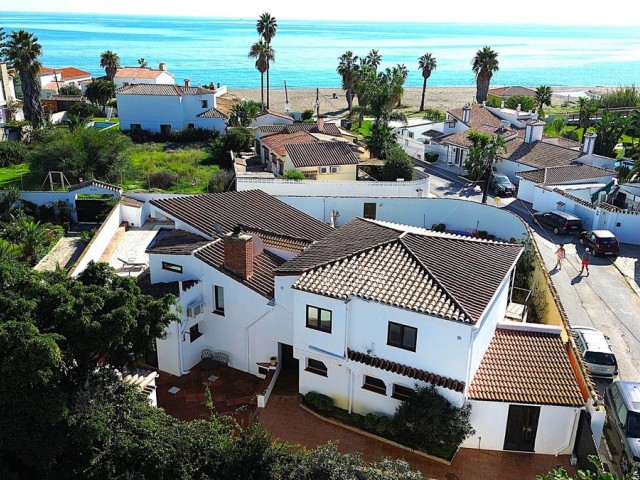 6 Soveroms Villa i Estepona