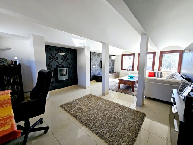 6 Soveroms Villa i Estepona