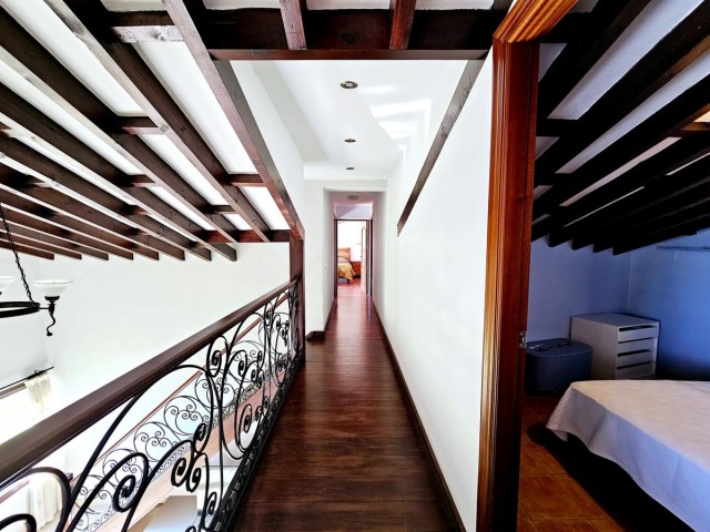 6 Soveroms Villa i Estepona