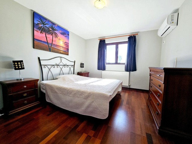 6 Soveroms Villa i Estepona