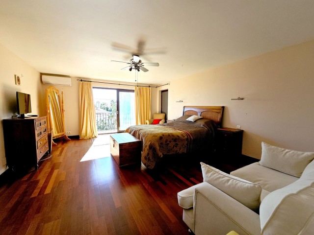 6 Soveroms Villa i Estepona