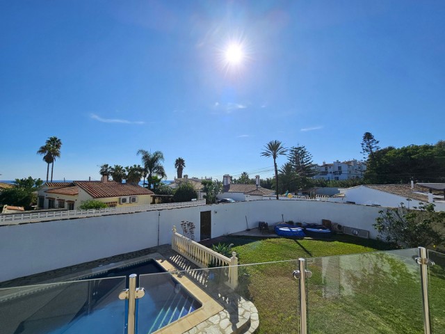 6 Soveroms Villa i Estepona